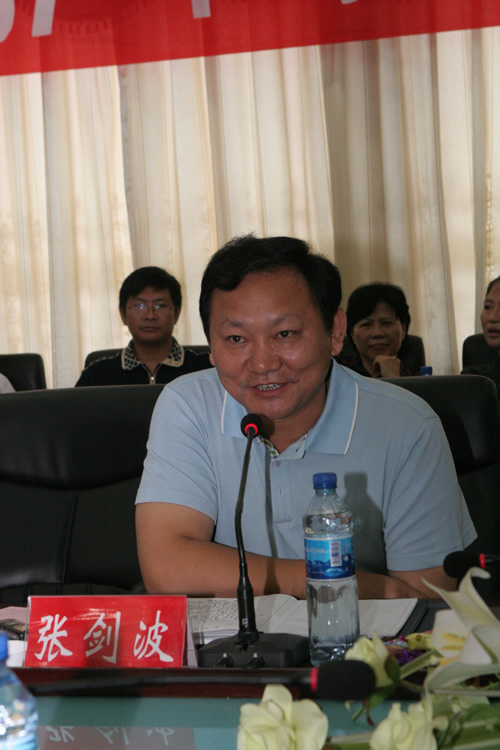 我校董事长张剑波祝福全校教师并谈感受